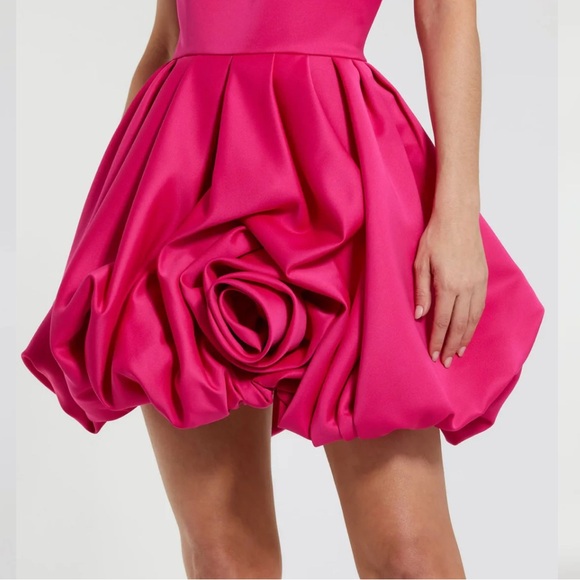 Mac Duggal - Picture 4 of 4